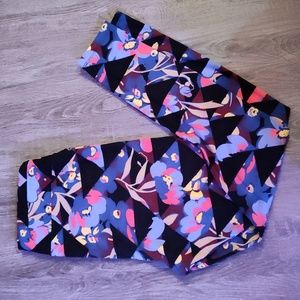 LuLaRoe T&C Graphic Leggings